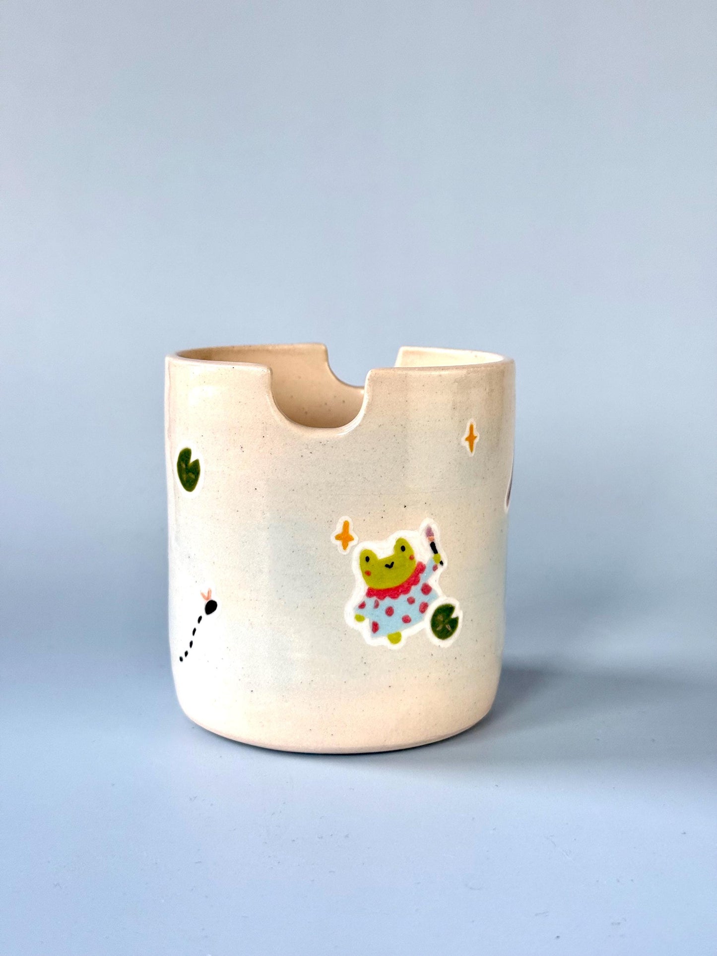 Multiple Frogs Sticker Effect Paintbrush Pot / Paint Water Cup