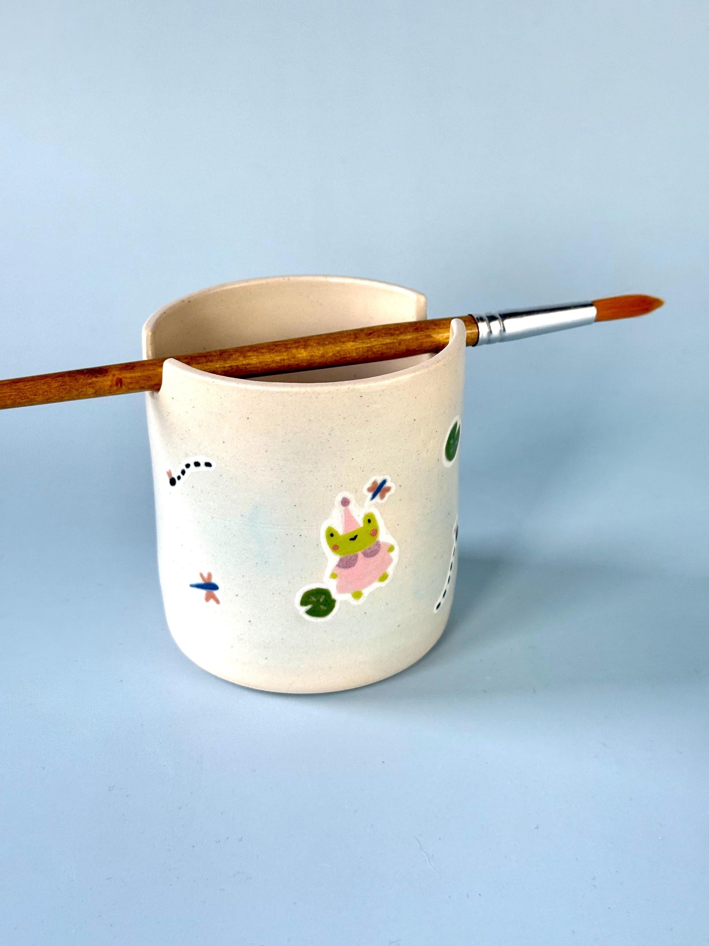 Multiple Frogs Sticker Effect Paintbrush Pot / Paint Water Cup