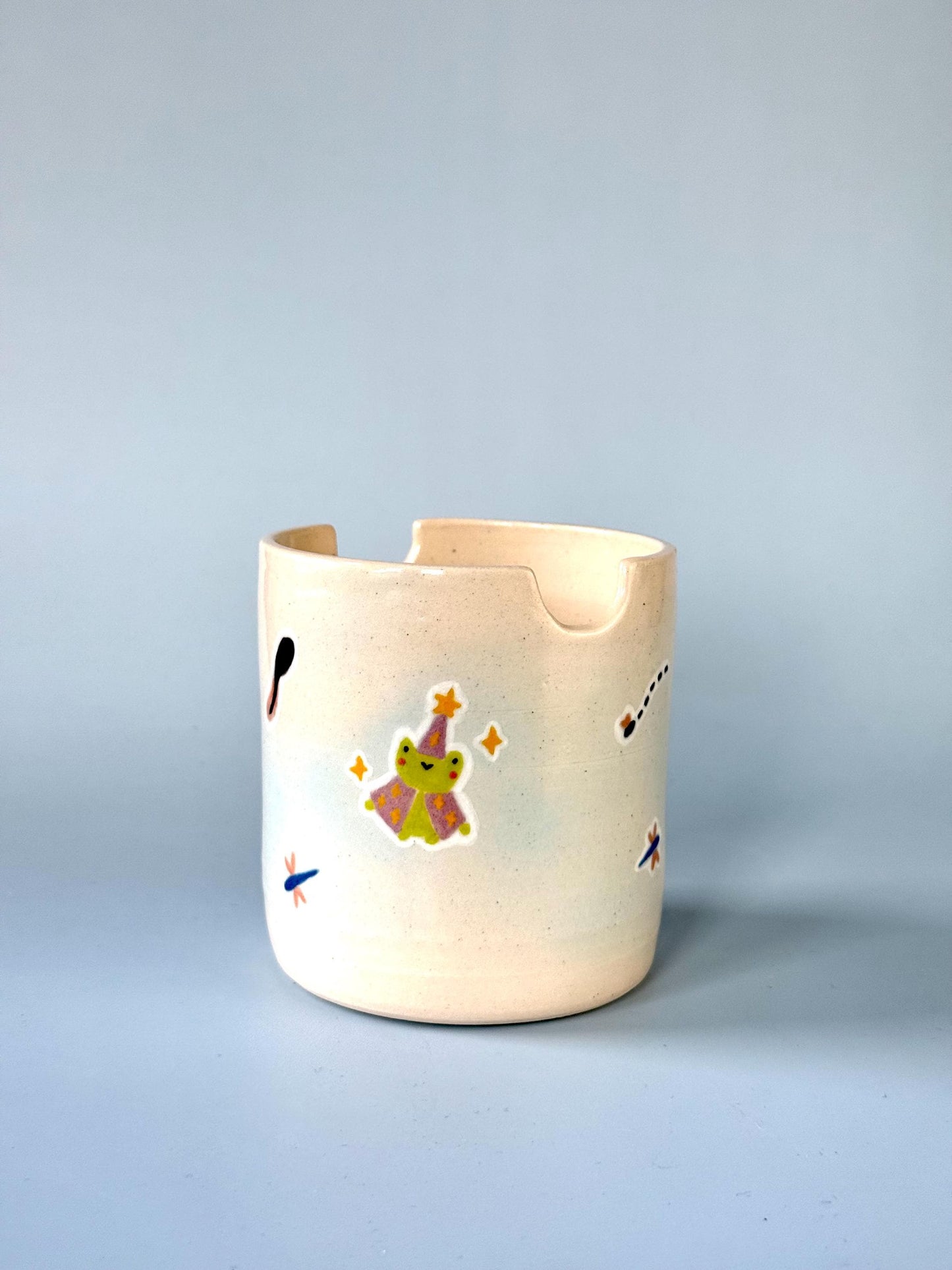Multiple Frogs Sticker Effect Paintbrush Pot / Paint Water Cup